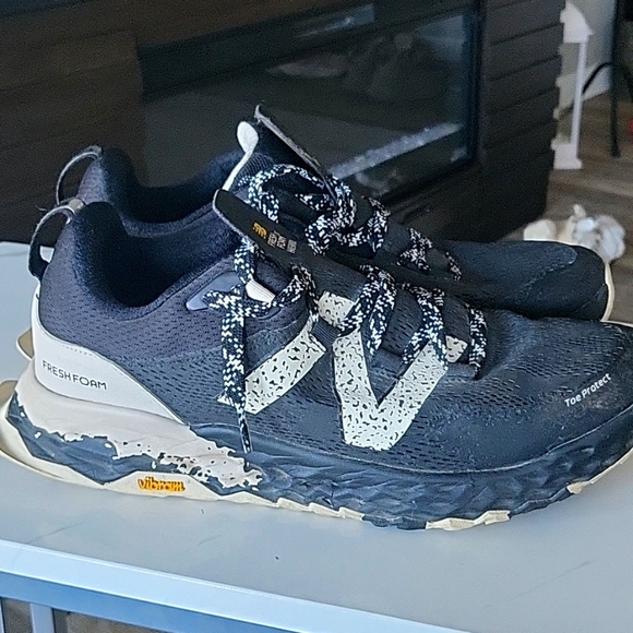 Mens New Balance vibram sneakers - Picture 3 of 6